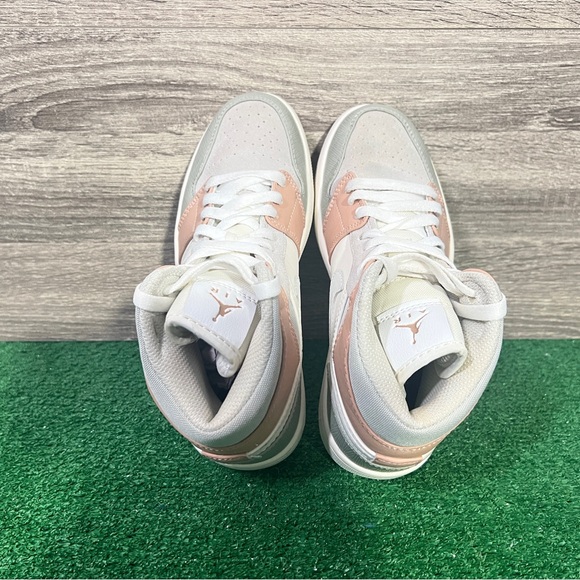 Women's Nike Air Jordan 1 Mid Milan Size 8 CV3044-100 - Picture 7 of 9